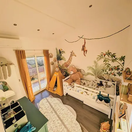 Beautiful Family In Apartamento Nice